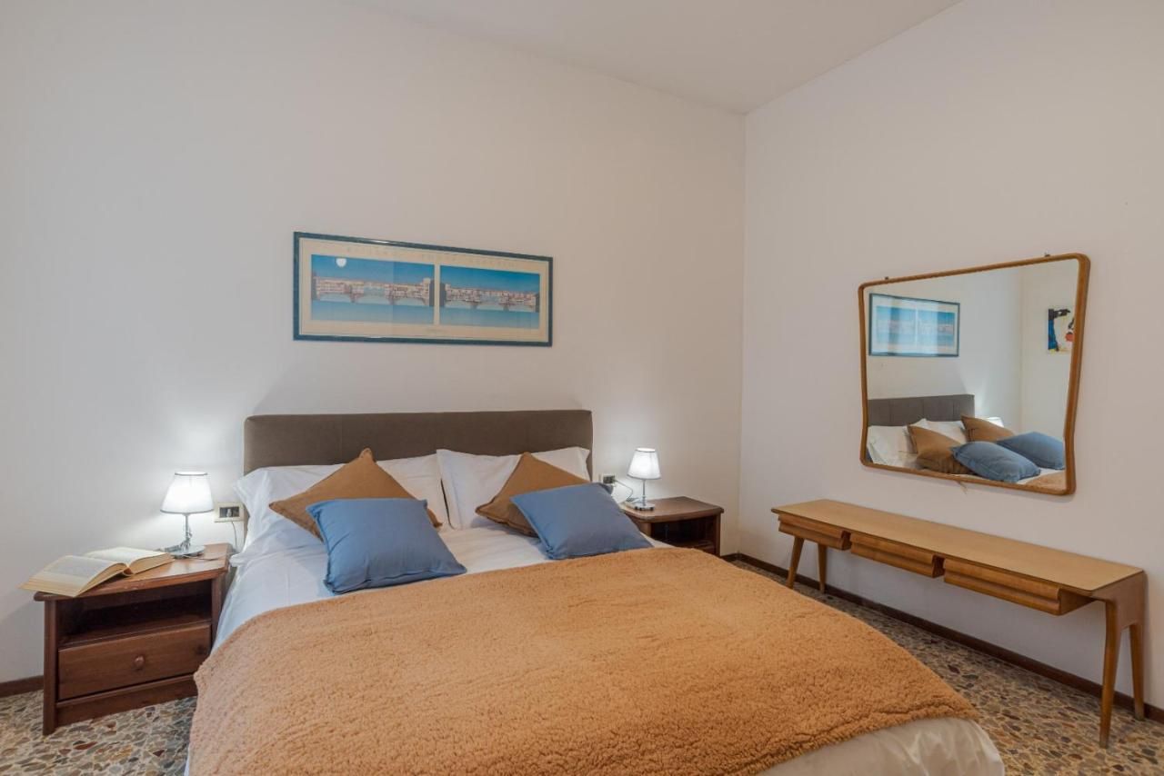 Lovely & Quiet Apartment - With Balcony & Parking Комо Екстериор снимка